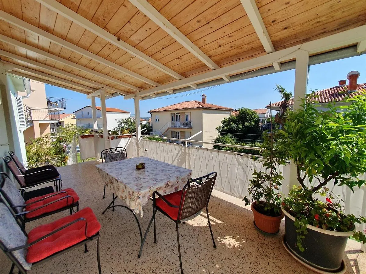Sandra A4, 80 M From The Beach Novigrad Istria
