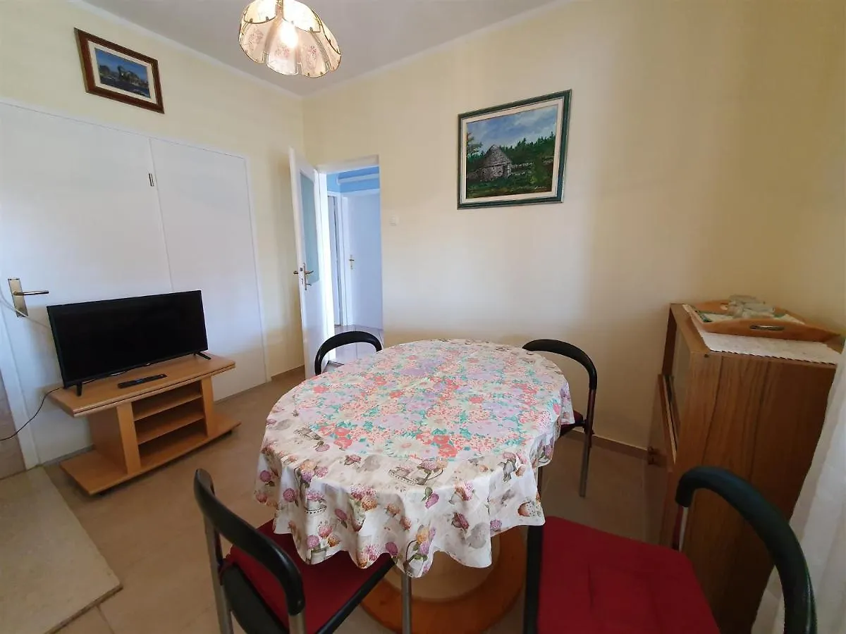 Sandra A4, 80 M From The Beach Novigrad Istria 0*,